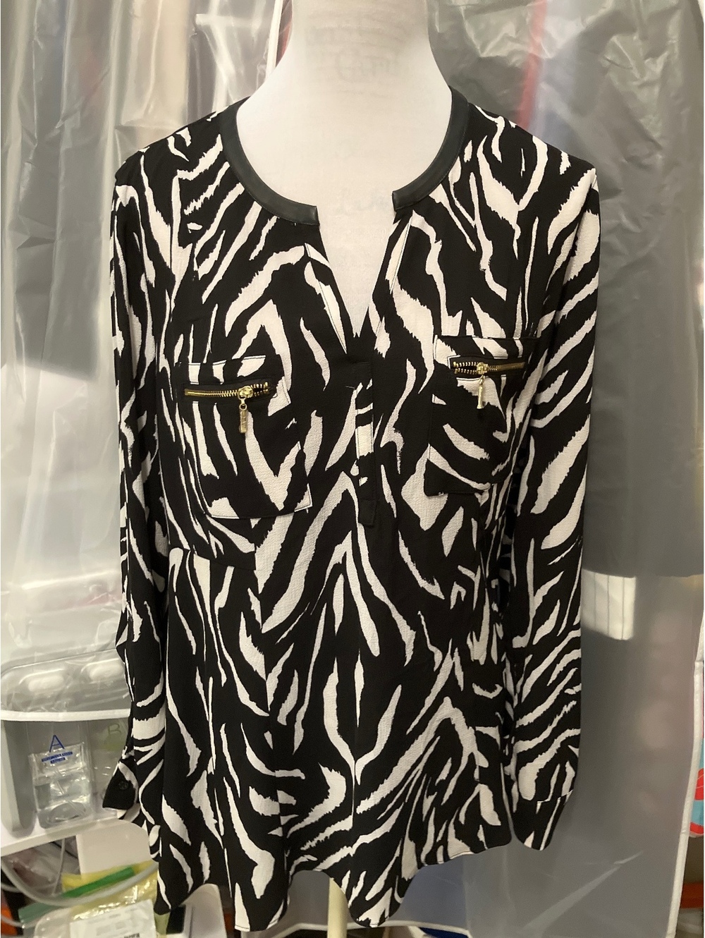 NWOT Rafaella Women's Blouse with Gold Zipper Details #2052